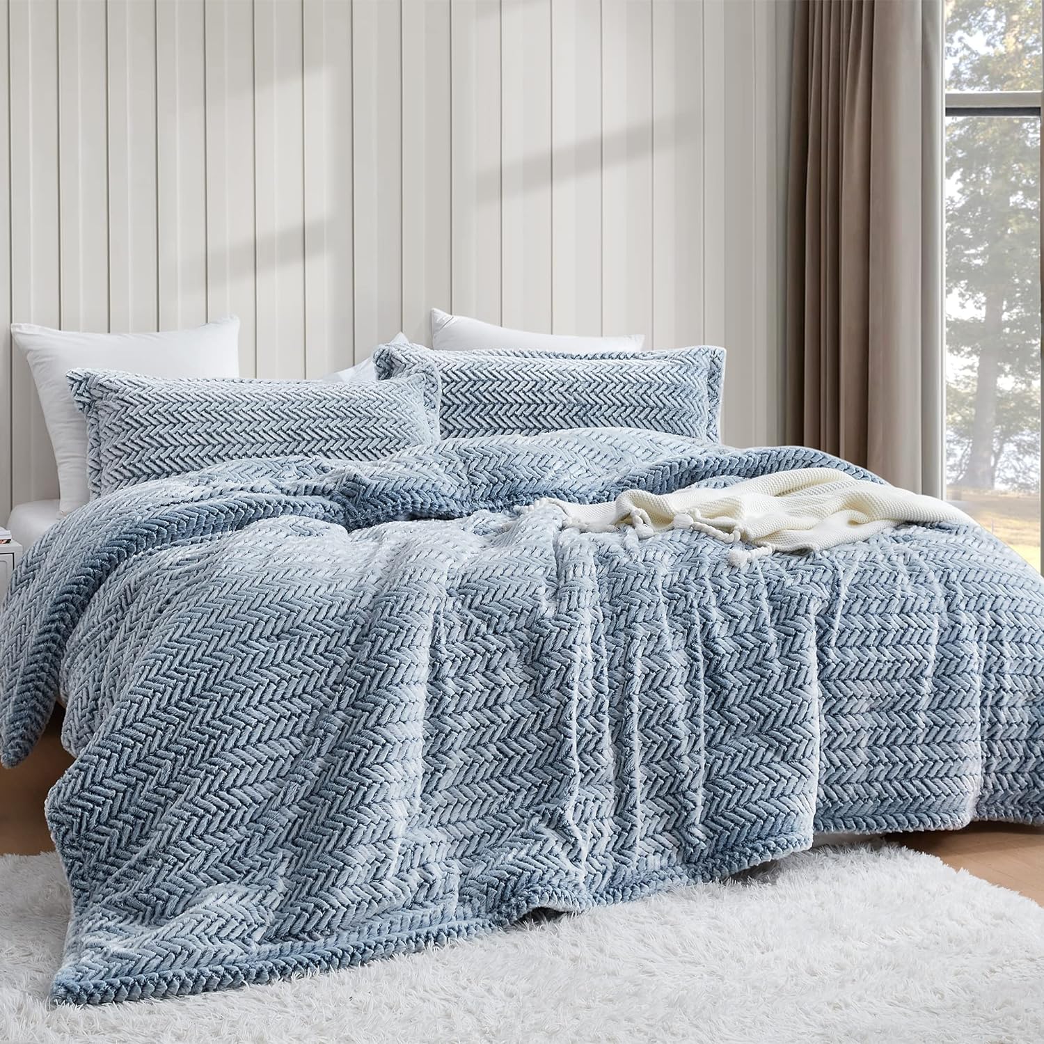 Byourbed Cozy Peaks Chevron Frosted Navy Comforter Set