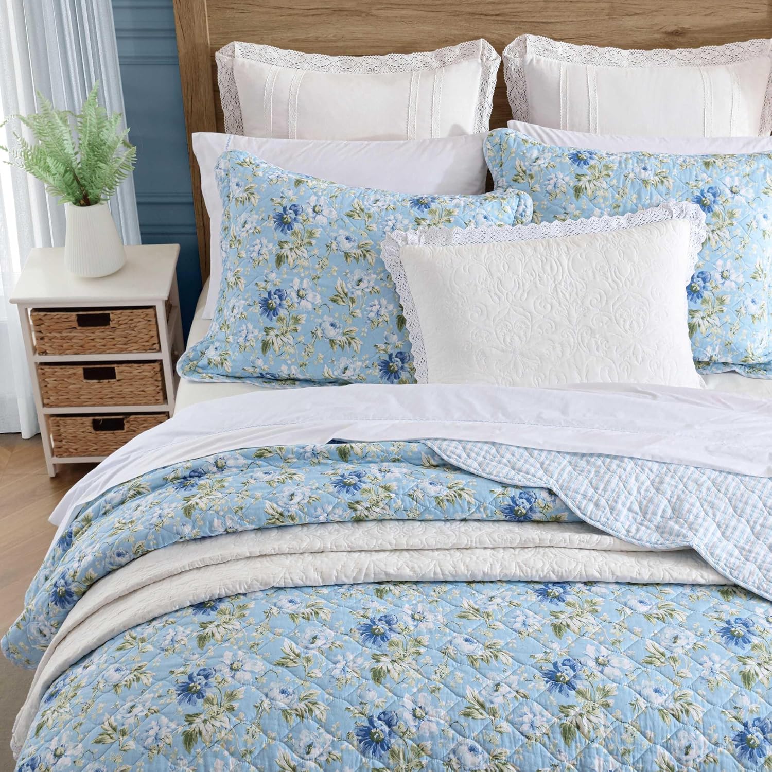 Laura Ashley Quilt Set with Scalloped Edges Peony Garden Blue FullQueen