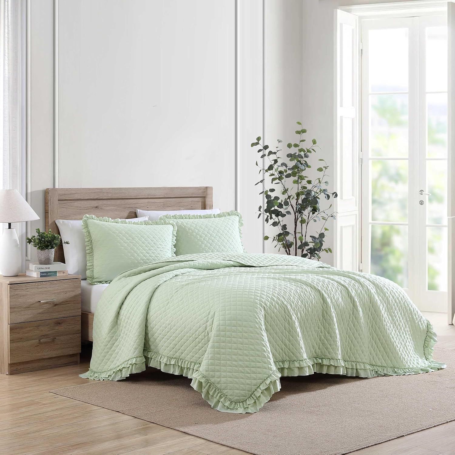 Laura Ashley Twin Quilt Set with Ruffled Sham