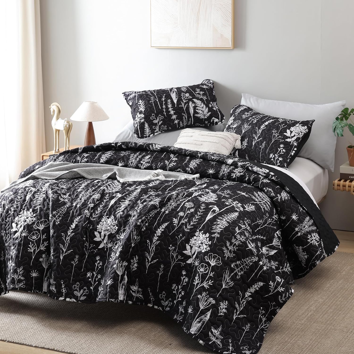 JANZAA Queen Size Quilt Set with Floral Pattern - Black 1