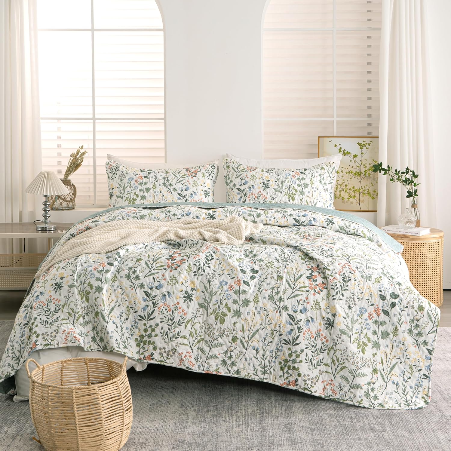 TISPLR Floral Quilt Set 3 Pieces Queen Size