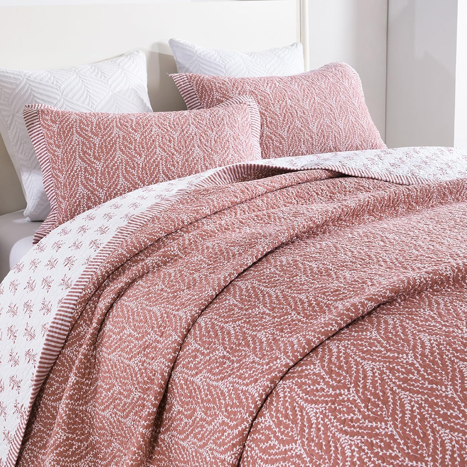 SahSahCasa Queen Quilt Set 100 Cotton Botanical Pattern 3 Pieces
