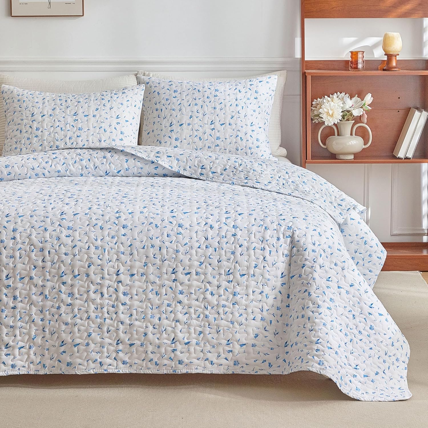 mixinni King Quilt Bedding Set with Pillow Shams 1