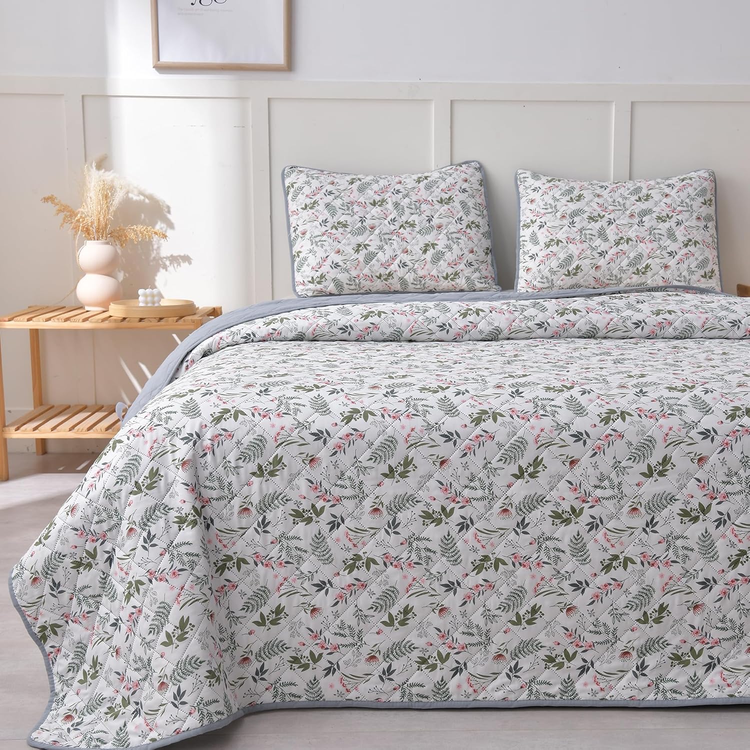 LINNUO HOURSE King Size Quilt Set with Reversible Floral Pattern