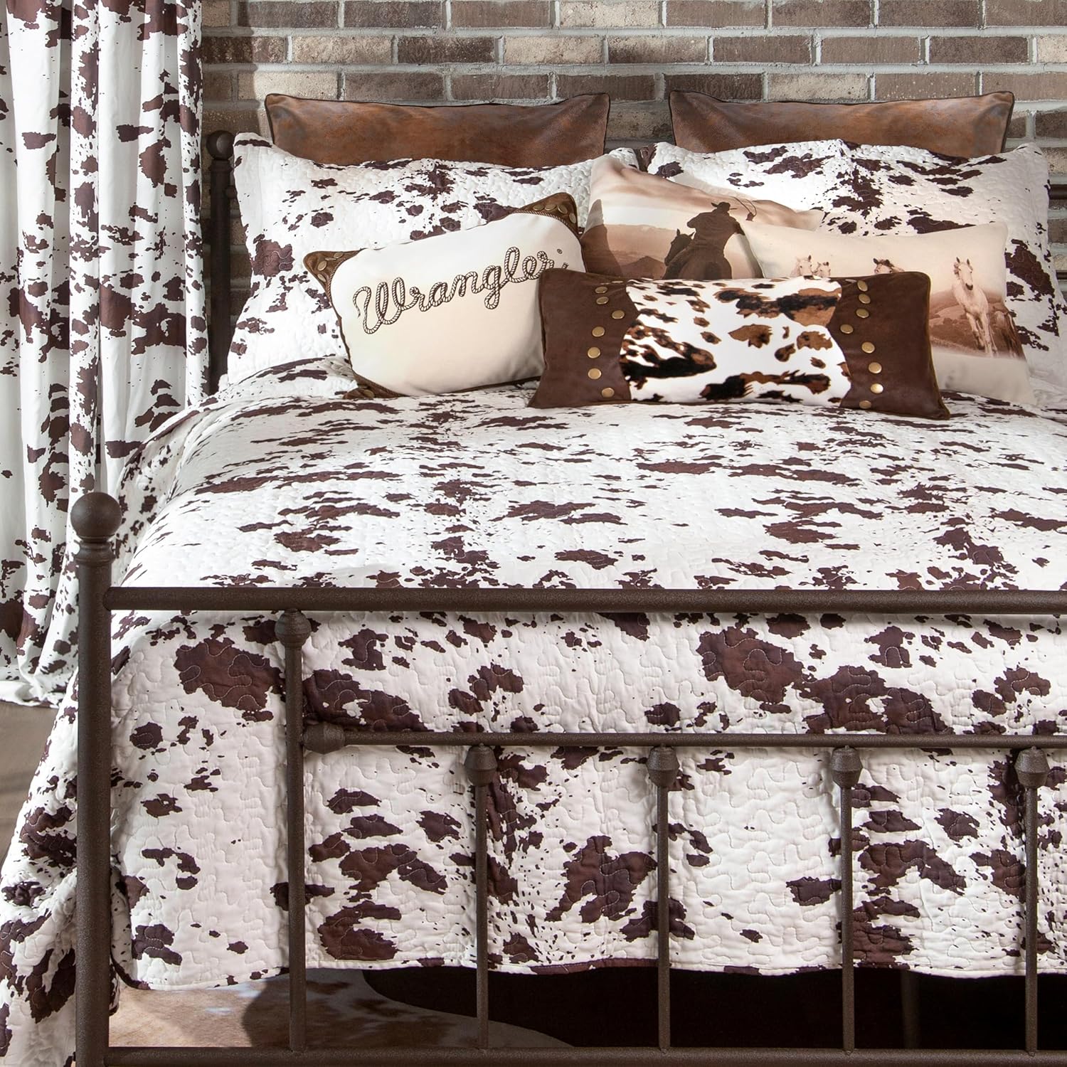 CARSTENS Western Aztec Cow Print Quilt Set Twin