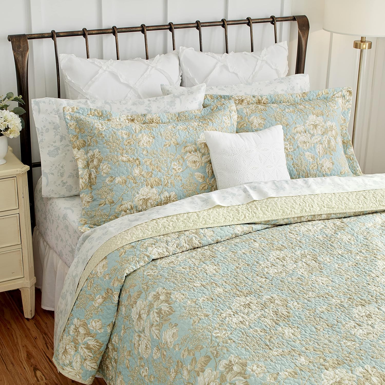 Laura Ashley Twin Quilt Set Cotton Reversible Bedding with Matching Sham