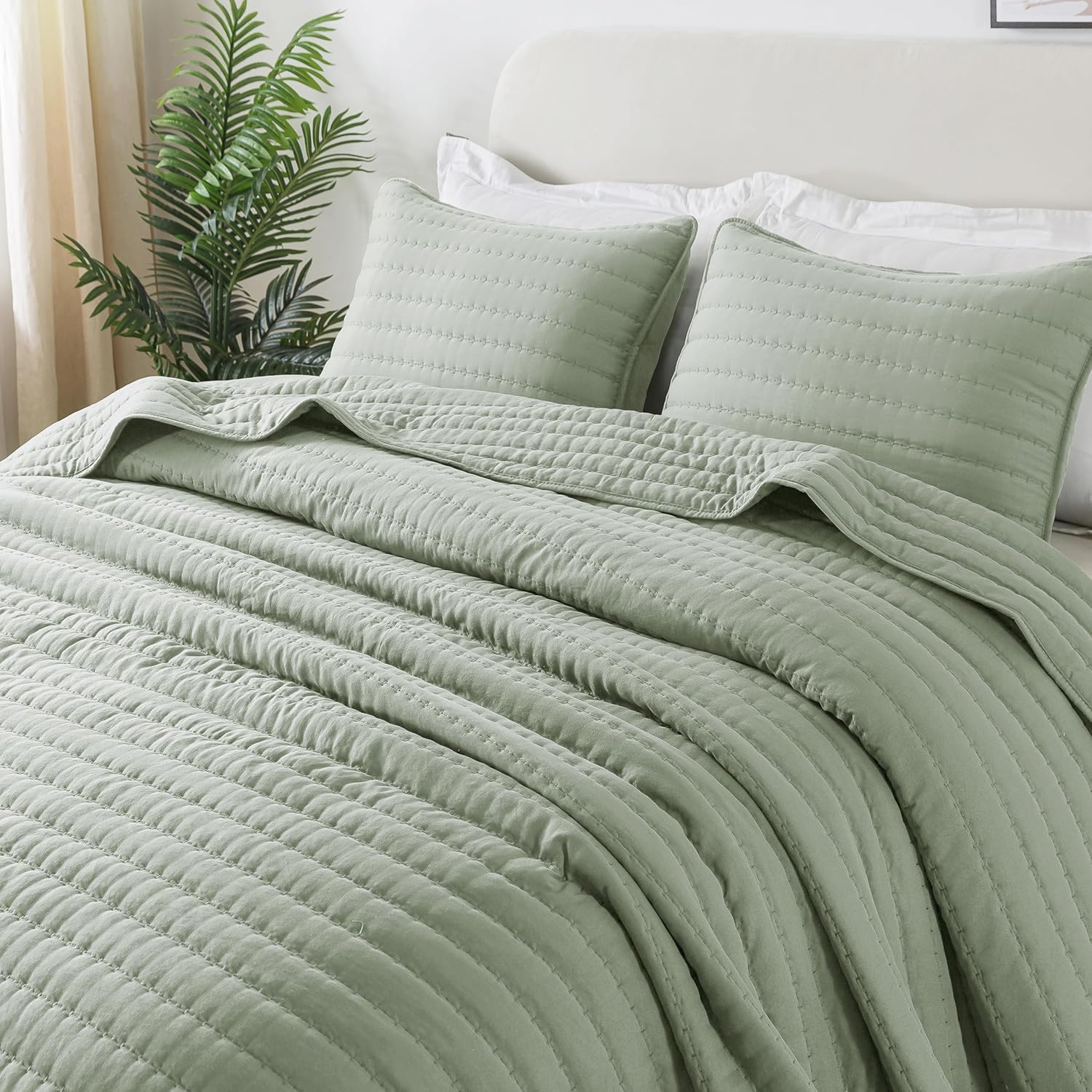 ROARINGWILD Sage Green Twin Quilt Set with Pillow Sham