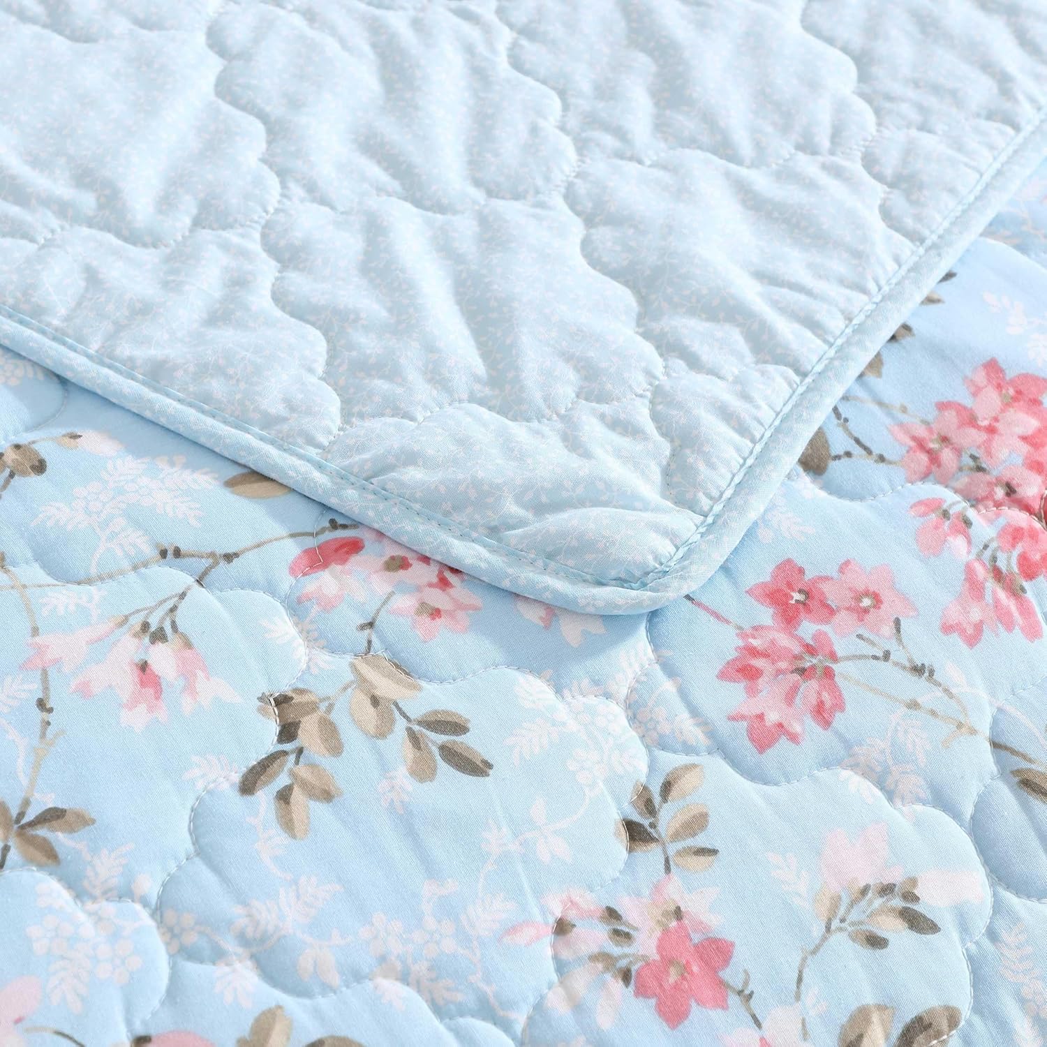 Laura Ashley Full Queen Quilt Set with Shams - Floral Print 100 Cotton