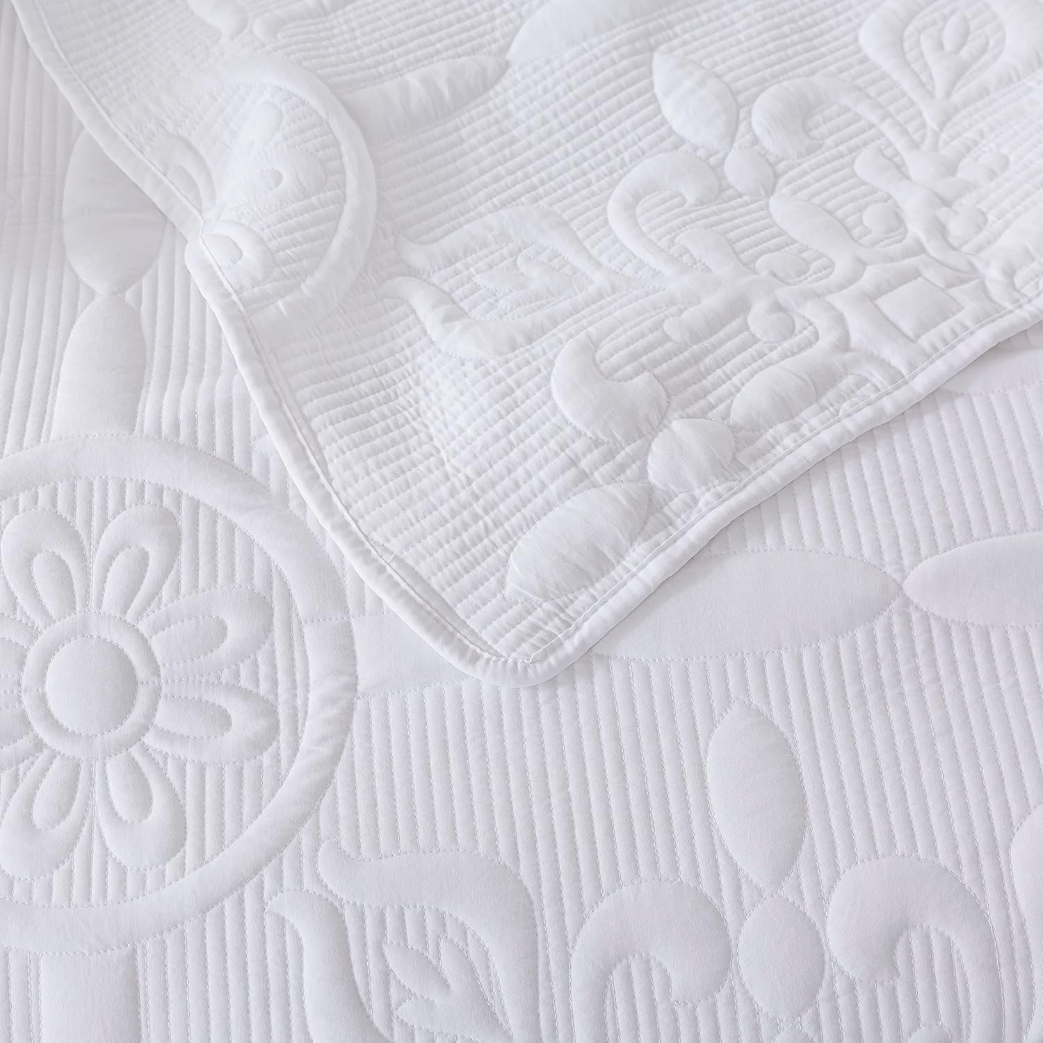 B2EVER Damask Quilt Twin Set with 1 Pillow Sham 1