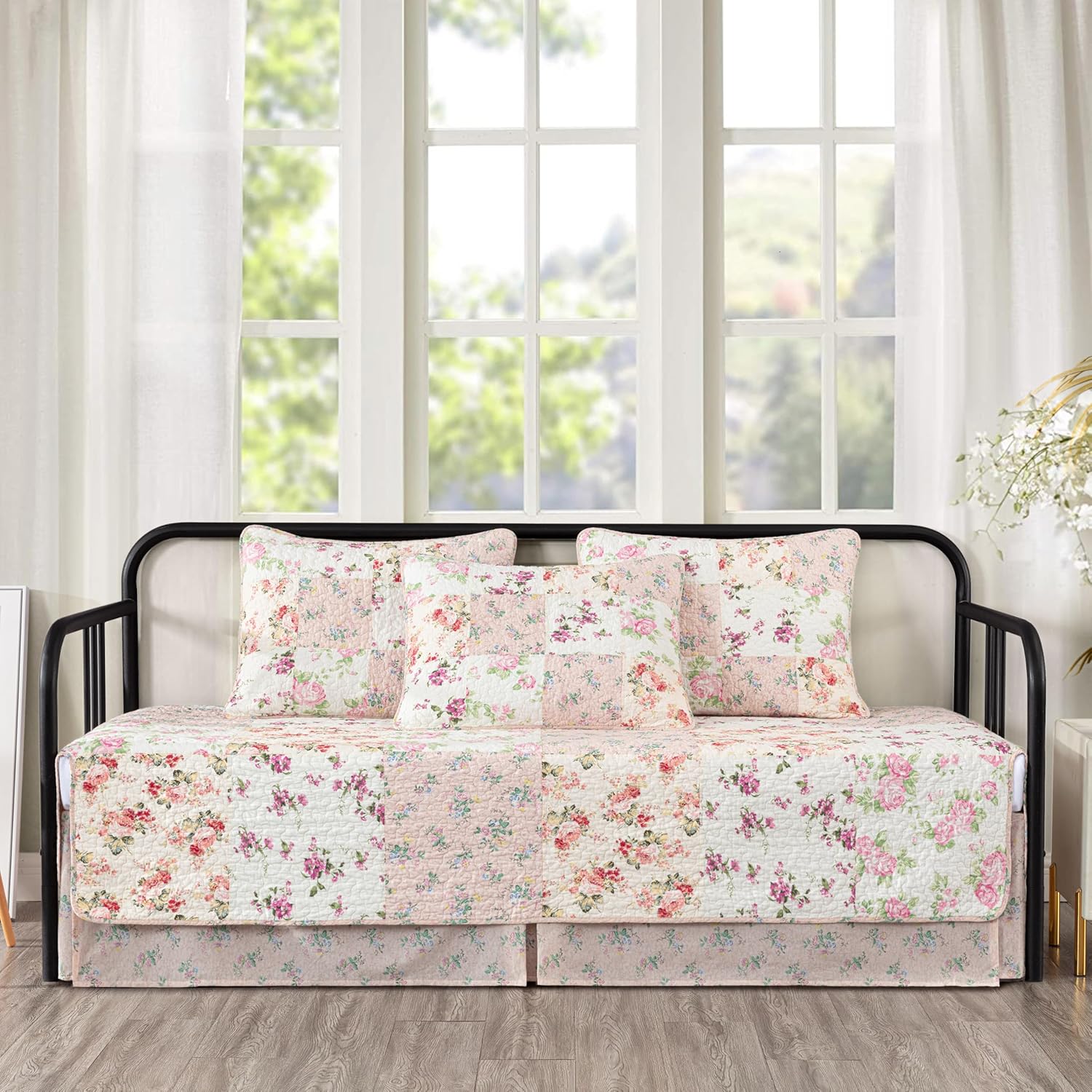 Chezmoi Abbi 5-Piece Pink Shabby Chic Daybed Set 1