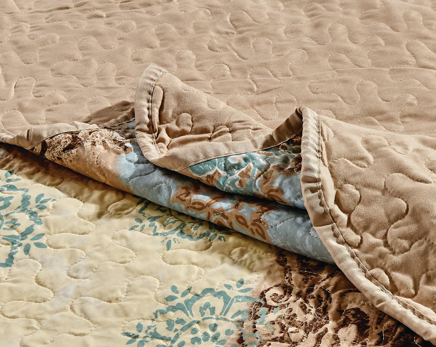 Masterplay Cal King Quilt Set with Pillow Shams