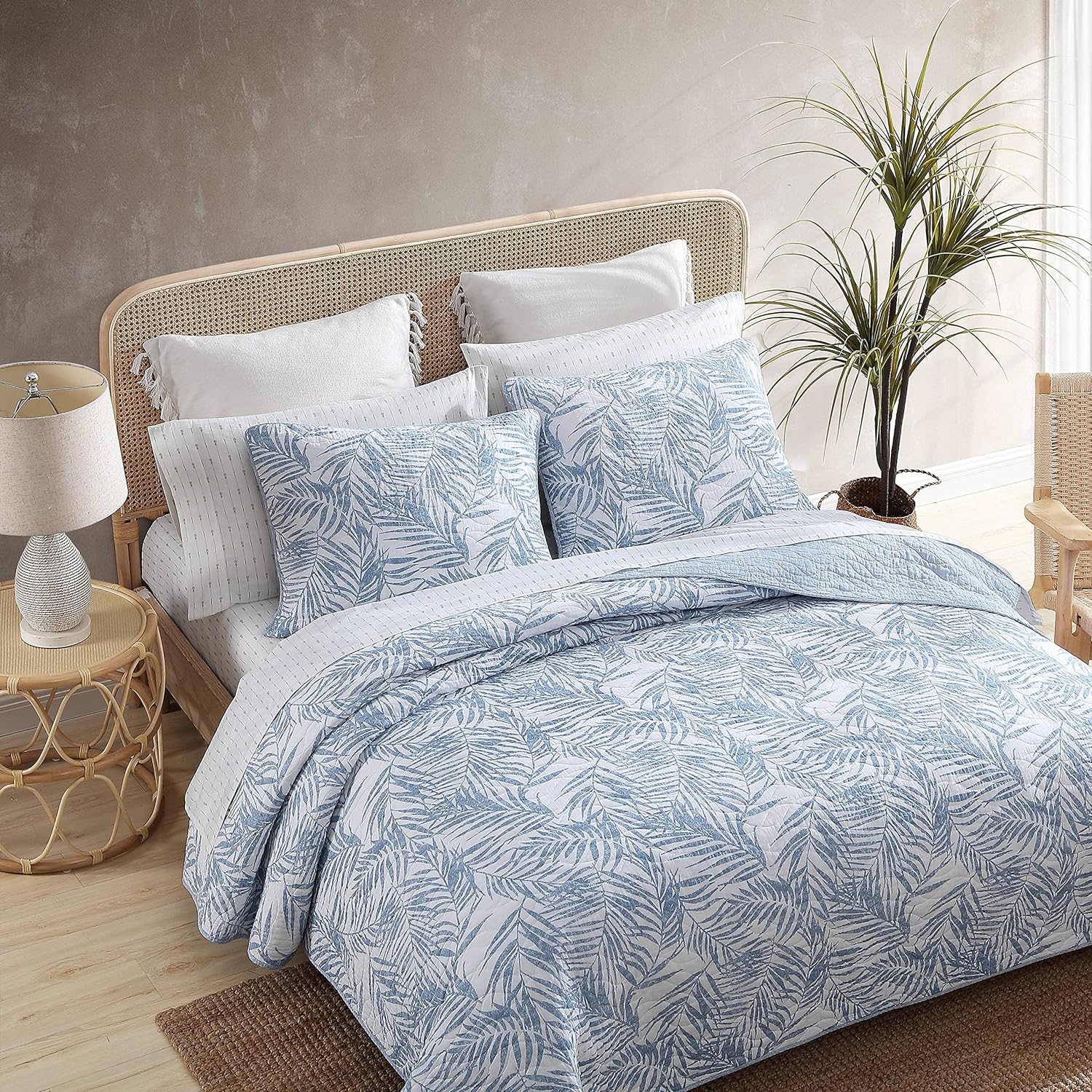 Tommy Bahama Twin Quilt Set in Medium Blue